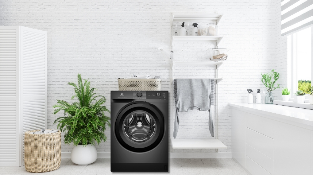 Máy giặt Electrolux UltimateCare 300 Inverter 10kg EWF1024D3SC có vẻ ngoài sang trọng, hiện đại Máy giặt Electrolux UltimateCare 300 Inverter 10kg EWF1024D3SC có vẻ ngoài sang trọng, hiện đại
